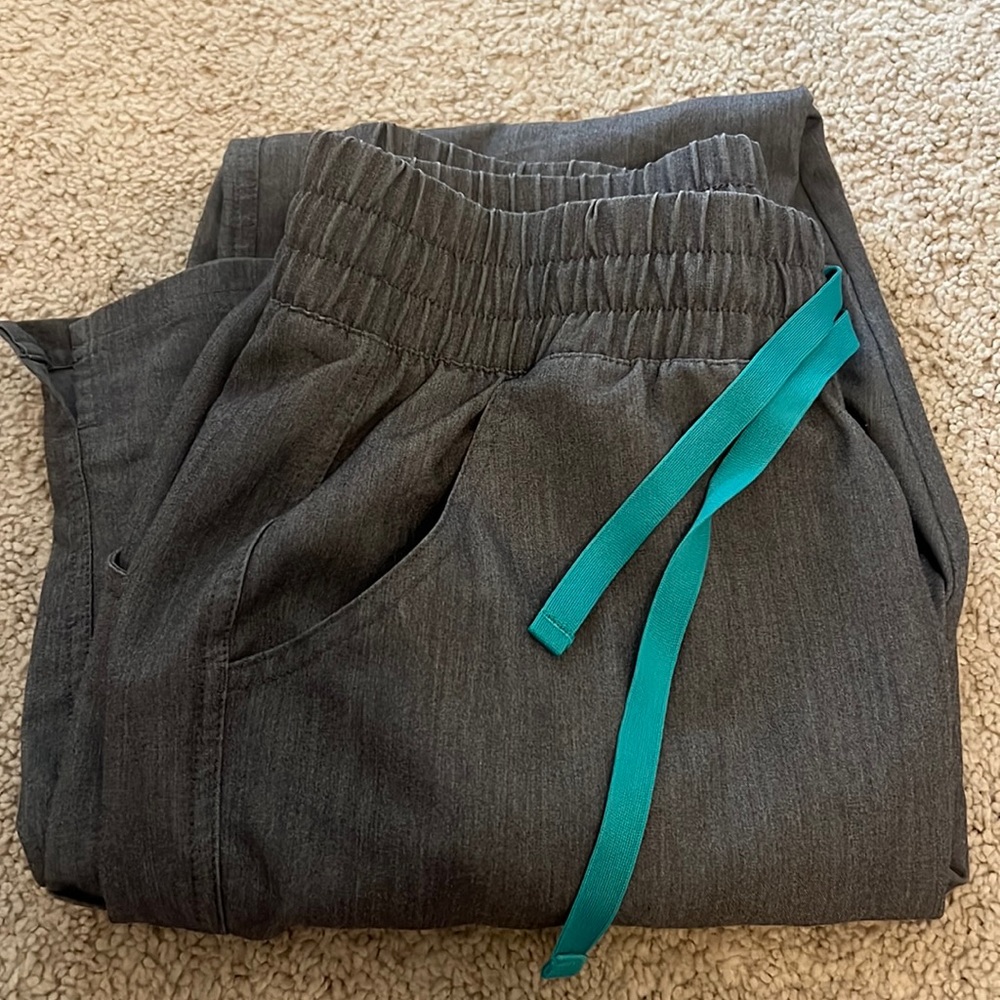Size M tall graphite Yola high waisted scrub pants